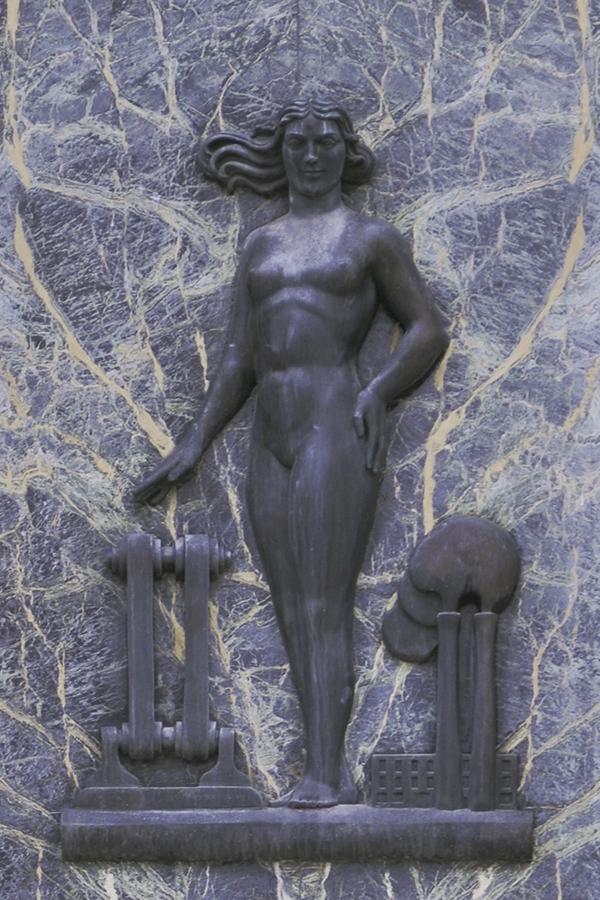 Série de sept images de sculptures de bronze néoclassiques, chacune représentant une figure aux côtés d’objets représentant une industrie.