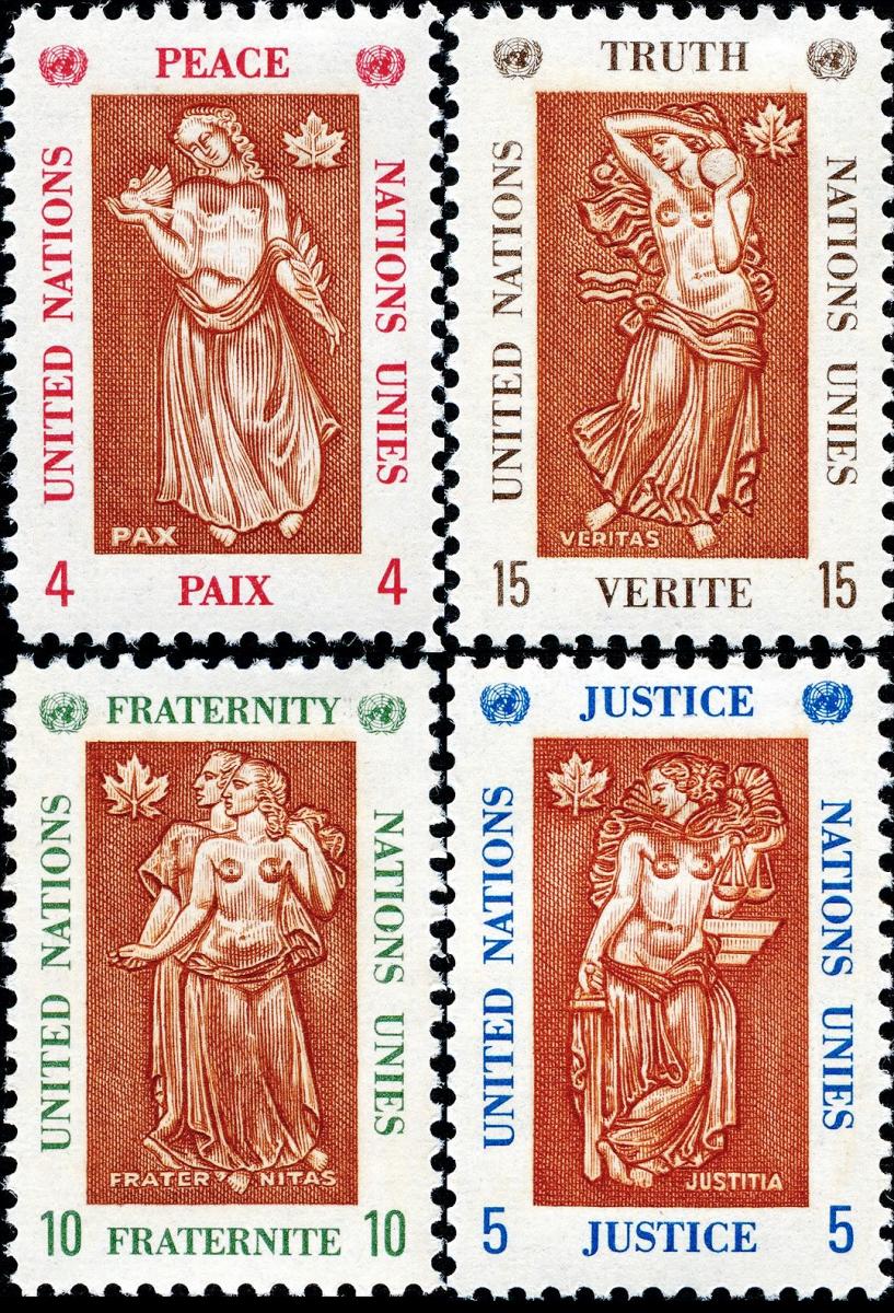 Quatre timbres-poste ornés de dessins de personnages allégoriques à moitié nus.