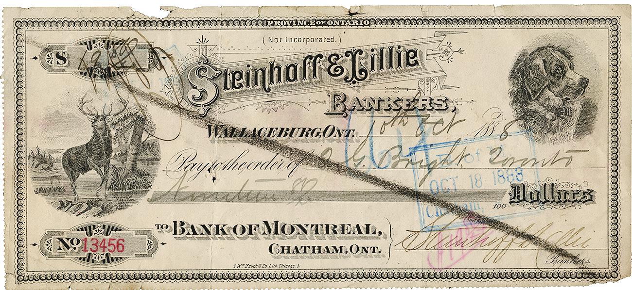 Petit document ancien avec du texte imprimé, orné d’un orignal à gauche et d’un chien à droite. 
