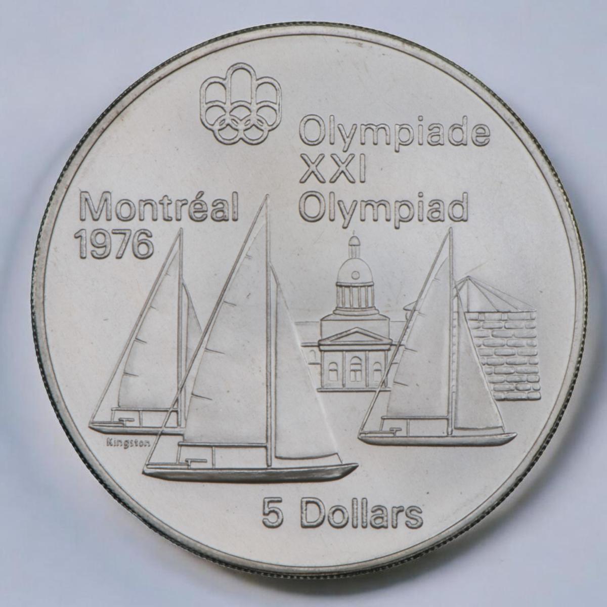 Pièce d’argent montrant plusieurs petits voiliers au large devant un vieil immeuble avec un dôme et des piliers.