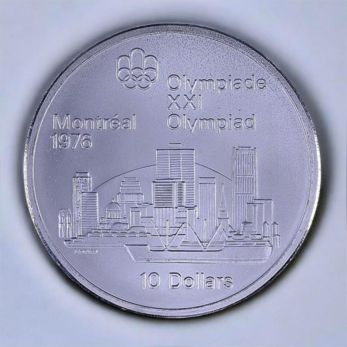 Pièce d’argent montrant un port et un grand navire de charge avec une ville moderne de gratte-ciel en arrière-plan.