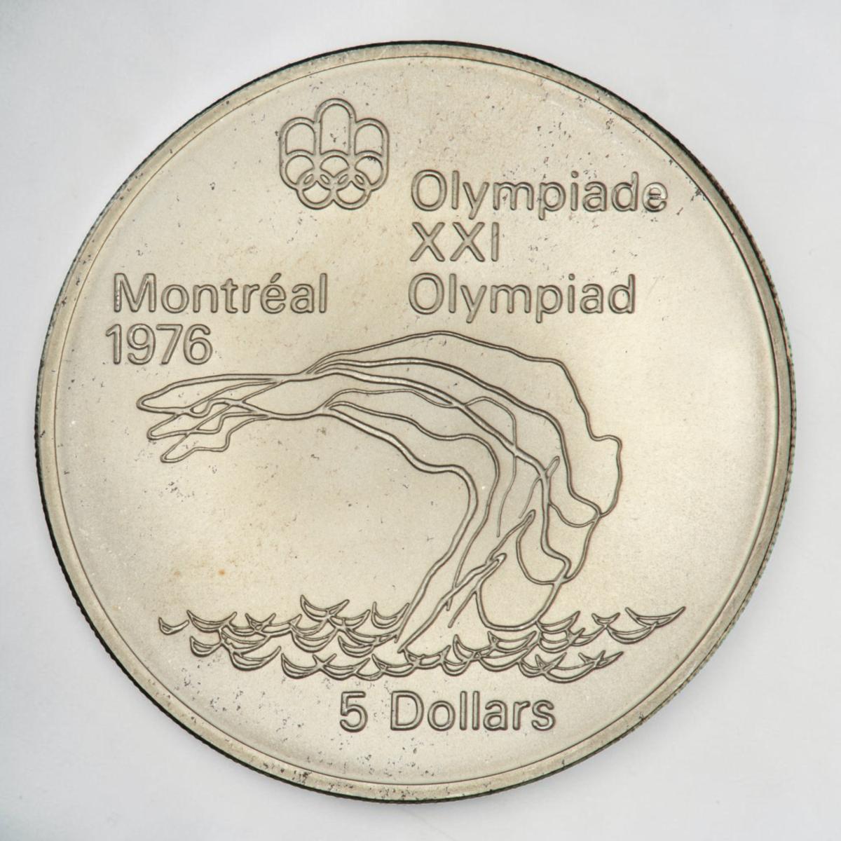 Pièce d’argent, silhouettes stylisées superposées d’un athlète plongeant en arrière dans des vagues.