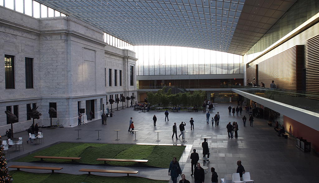 The atrium between the original and the new gallery buildings The atrium between the original and the new gallery buildings