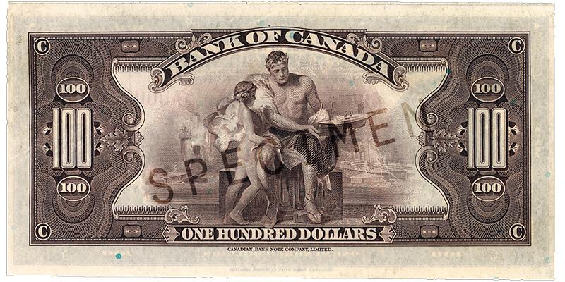 1935_100-dollar_verso_FR Billet de banque gris-brun, motifs géométriques complexes, homme en robe montrant une maquette de navire à un garçon sur fond de paysage industriel.