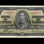 Billet de banque vert pâle, motifs géométriques complexes, jeune homme en uniforme militaire d’époque : le roi George VI.