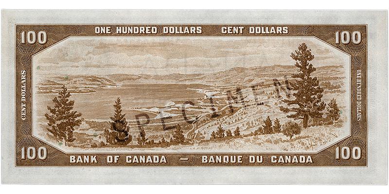 Billet de banque de 100 dollars Billet de banque brun, cadre constitué de motifs géométriques, grand lac au cœur d’une vallée entre des montagnes arrondies, conifères à l’avant-plan.