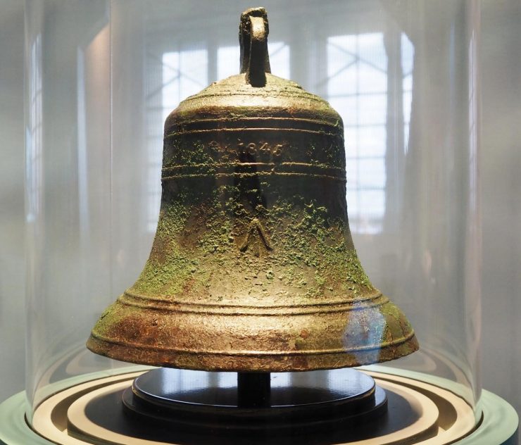 objet, cloche de navire objet, cloche de navire