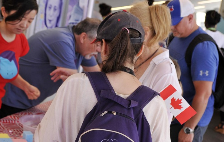 foule, drapeau du Canada, Musée