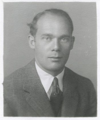 portrait en noir et blanc d’un jeune Louis Rasminsky