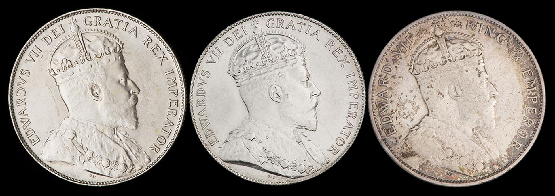 trois vieilles pièces de monnaie dont le côté face semble identique