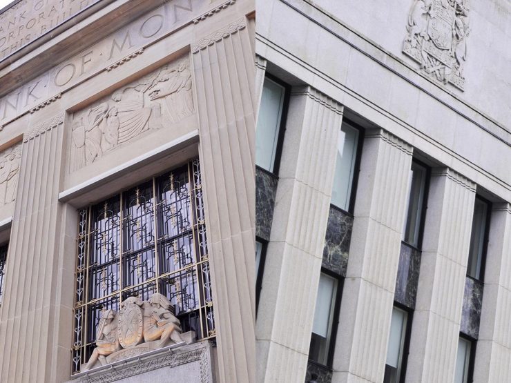 Deux façades ornées de pilastres identiques. Les fenêtres de l’immeuble de gauche sont agrémentées d’ornementations et de sculptures. 