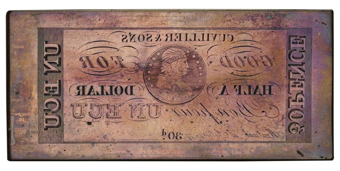 Plaque d’impression en cuivre avec gravure d’un modèle de billet de banque inversé.