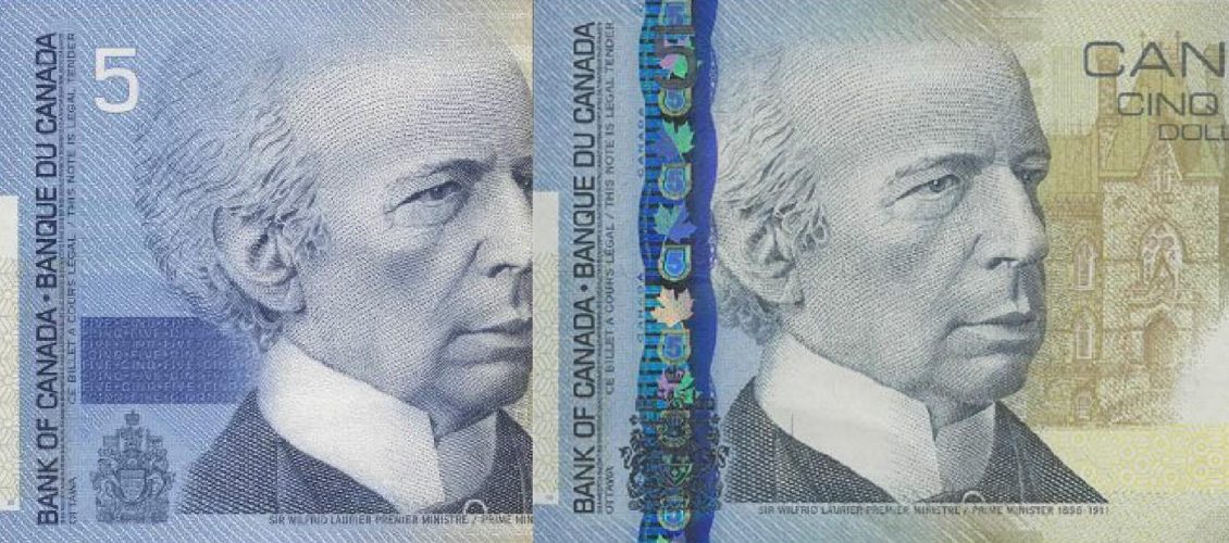 Deux versions semblables d’un billet qui se chevauchent, une avec bande métallique verticale colorée