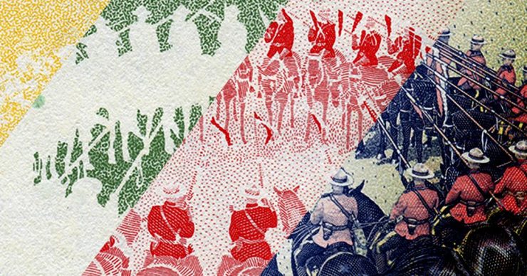 Collage de trois différentes sections en couleur d’une image montrant un cercle de gendarmes à cheval.