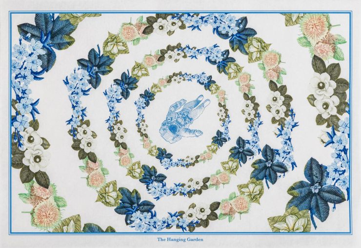 Impression, collage, images de billets, 4 anneaux de fleurs concentriques et un astronaute flottant en leur centre.