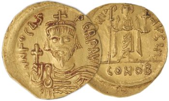 Pièce d’or ancienne Pièce d’or plus ou moins ronde avec le portrait rudimentaire d’un homme barbu et couronné portant une armure et une croix