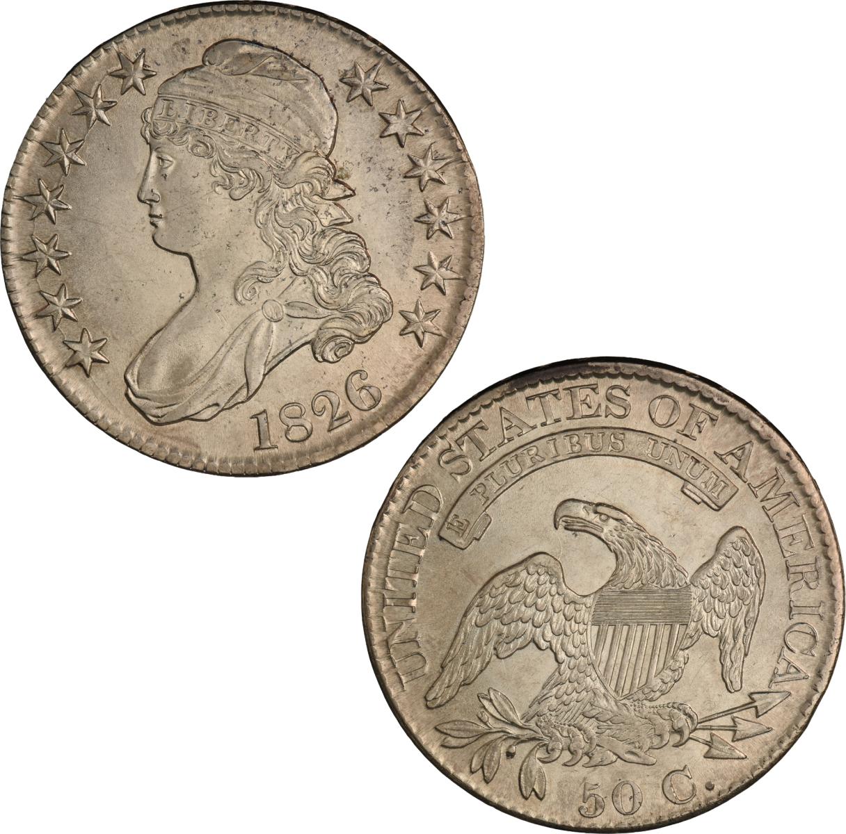Pièce d’un demi-dollar américain Avers d’une pièce grise montrant le buste d’une femme coiffée d’un bonnet couvrant de longs cheveux et tournée vers la gauche. Treize étoiles bordent le pourtour de la pièce. Revers d’une pièce grise montrant un aigle aux ailes déployées, entouré d’inscriptions le long du bord.